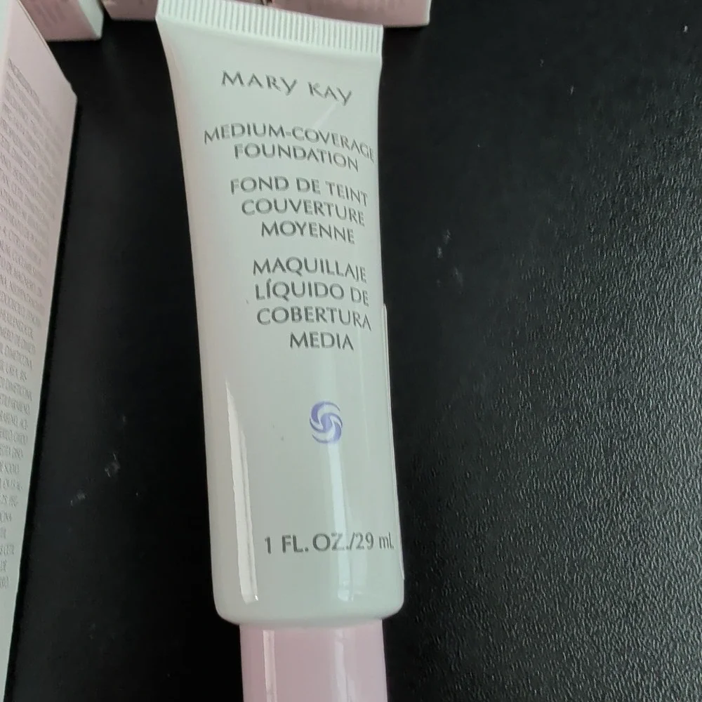 Lot of 5 Mary Kay Medium-Coverage Foundation Ivory 104 1 fl oz 355100